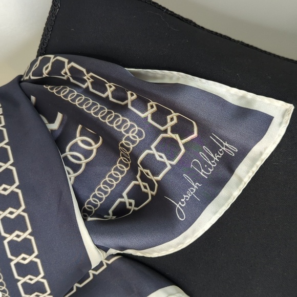 Joseph Ribkoff Scarf Gray Cream Modern Print Large Square Luxury Minimalist - Picture 11 of 12